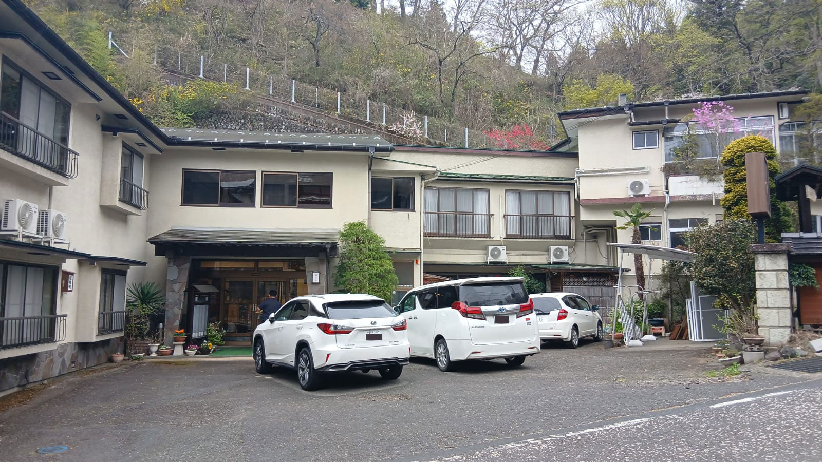 Ryumeikan Sawatari Gunma ryokan experience with traditional Japanese rooms, onsen, countryside views, and authentic hospitality.