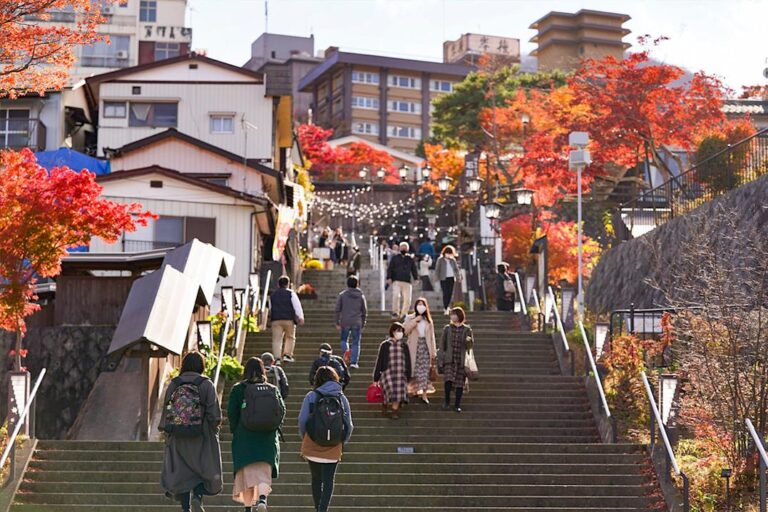 JANGAN CUMA KE TOKYO! 1 JAM DARI SHIBUYA, ADA “SURGA” HIDDEN GEM SEPERTI INI… 🇯🇵♨️